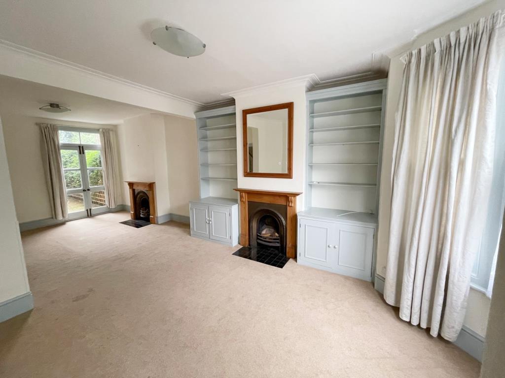 Lot: 155 - FREEHOLD TERRACE HOUSE FOR IMPROVEMENT - 